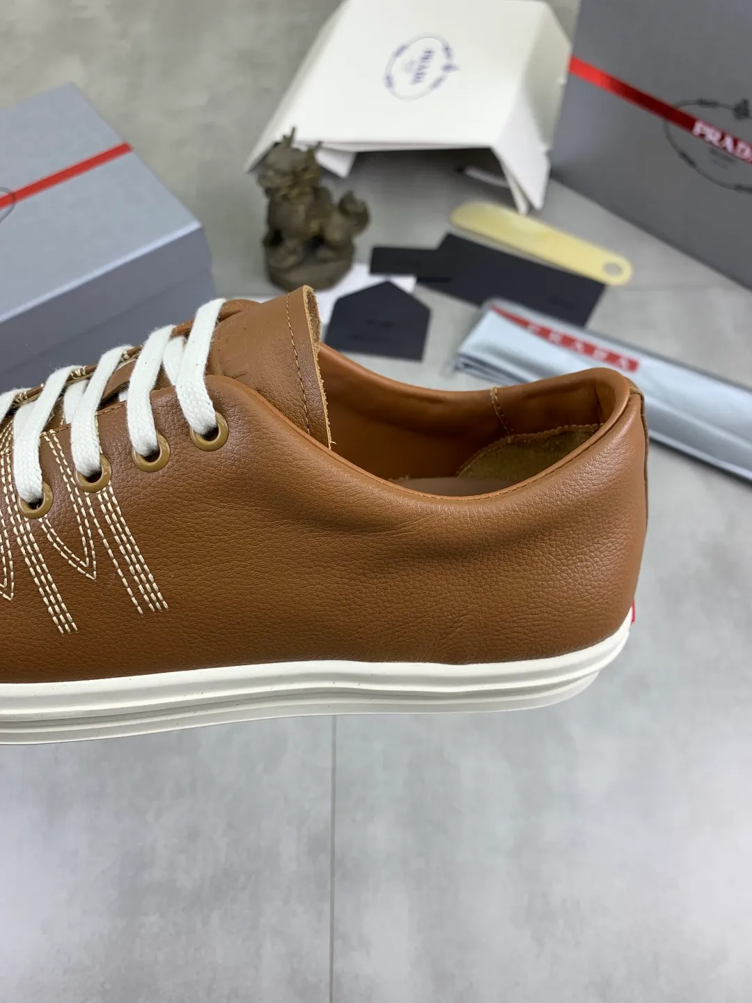 Men's men's shoes P560💰[New model] The latest hot model is on the official website, 🆘 The trendy brand (Prada) mainly promotes the hot model, avant-garde and versatile fashion men's shoes private version mold opening, cowhide surface splicing 1:1.. Fashionable and simple, original imported cowhide lining cowhide feet; the atmosphere and personality are more fashionable, eye-catching and pursuing class. It will subvert the old ideas and be a must-have for fashion trendsetters with you! Must keep it for yourself! Tall and comfortable, large and low, high-end quality workmanship. Code number: 38-44 3️⃣optional.